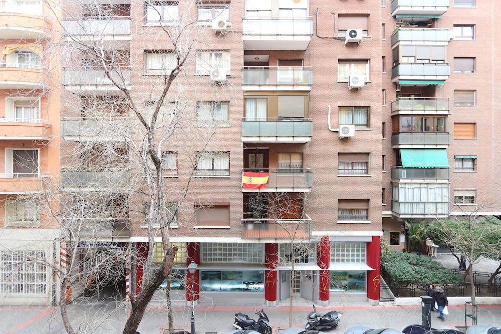 Classical Flat In Barrio Salamanca By Allo Housing Madrid Eksteriør bilde